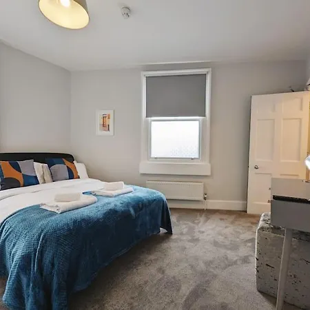 Central 4-Bed House, 10 Min Walk To Sights Bath Exterior photo