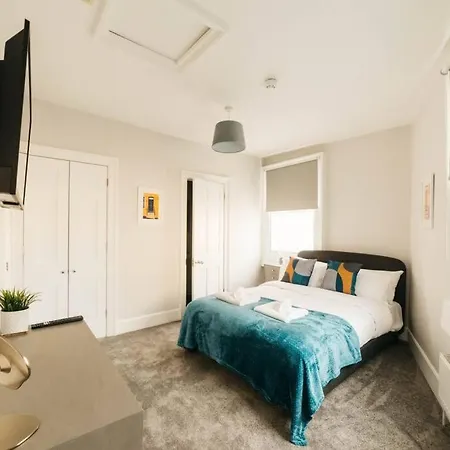 Central 4-Bed House, 10 Min Walk To Sights Bath Exterior photo