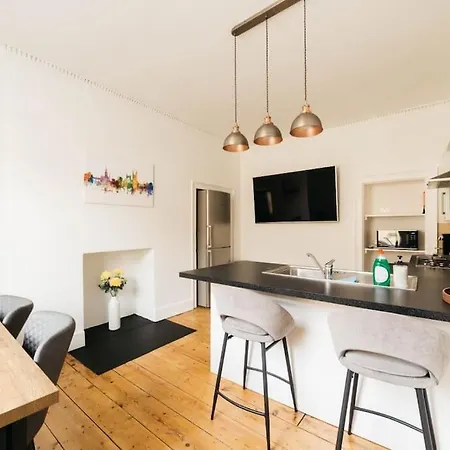 Central 4-Bed House, 10 Min Walk To Sights Bath Exterior photo