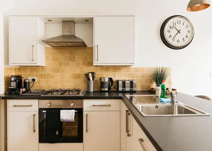 Central 4-Bed House, 10 Min Walk To Sights