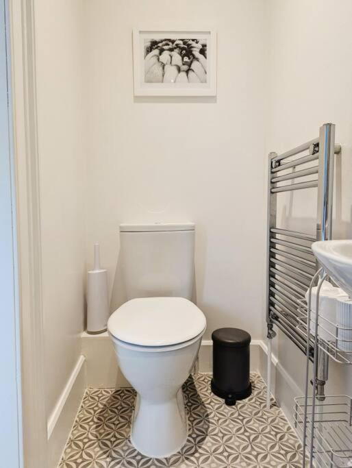 4-bed House, 10 Min Walk To Sights Holiday home *