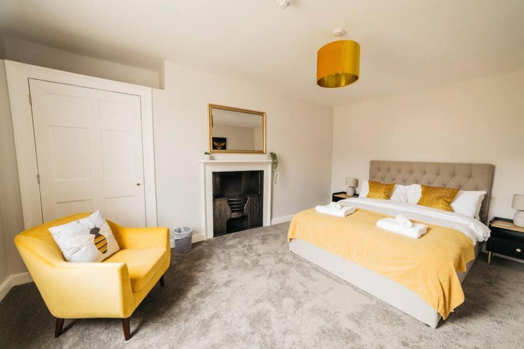 4-bed House, 10 Min Walk To Sights Holiday home