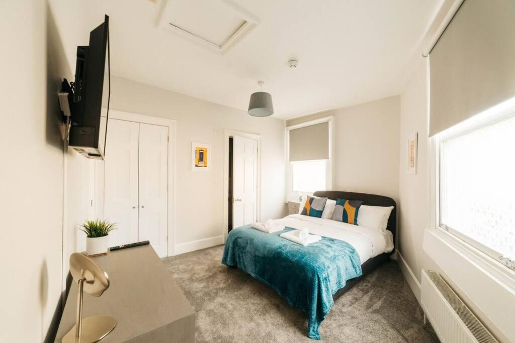 4-bed House, 10 Min Walk To Sights *