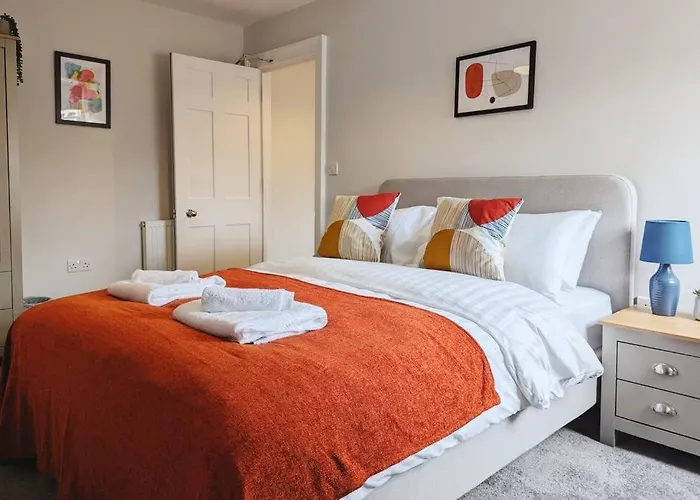 Central 4-Bed House, 10 Min Walk To Sights